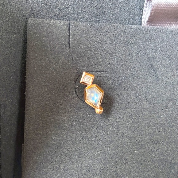 Kendra Scott Rose Gold Bonnie Stud Earrings - Picture 3 of 3